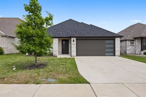 608 Congressional Ave, Red Oak, TX 75154