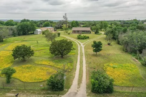 555 Embers Ln, Weatherford, TX 76085