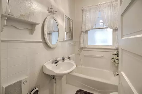 Bath - 101 E Reed St, Randolph, TX 75475 photo 1 of 1