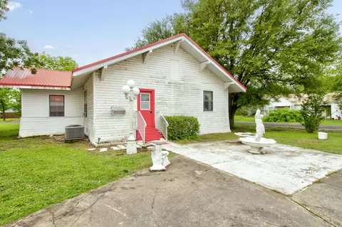 Exterior - 101 E Reed St, Randolph, TX 75475 photo 5 of 8