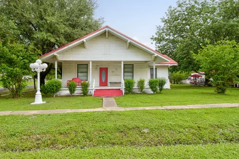 Exterior - 101 E Reed St, Randolph, TX 75475 photo 2 of 8