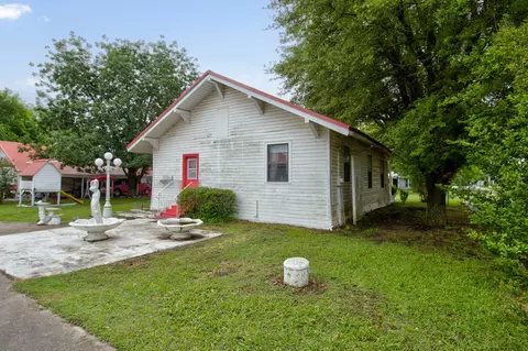 Exterior - 101 E Reed St, Randolph, TX 75475 photo 4 of 8