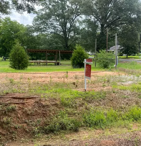 104 E Howard St, Mooringsport, LA 71060