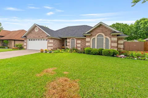 740 Bluebonnet Dr, Stephenville, TX 76401