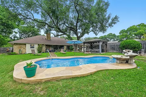 614 Oxford Dr, Duncanville, TX 75137