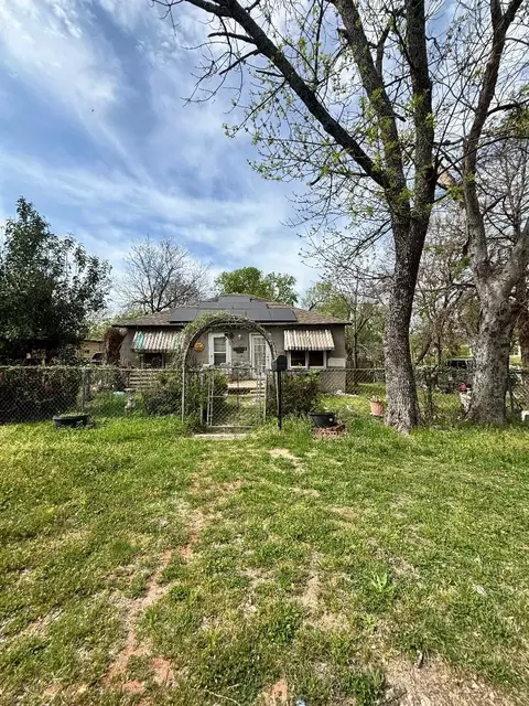 3219 25th St, Fort Worth, TX 76106
