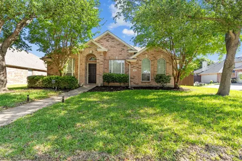 1060 Knightsbridge Dr, Frisco, TX 75036