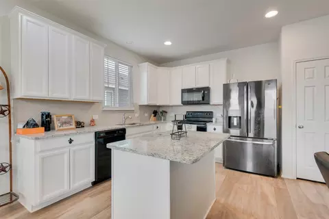 1015 Norias Dr, Forney, TX 75126