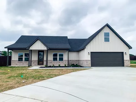 208 Bluff Ct, Godley, TX 76044