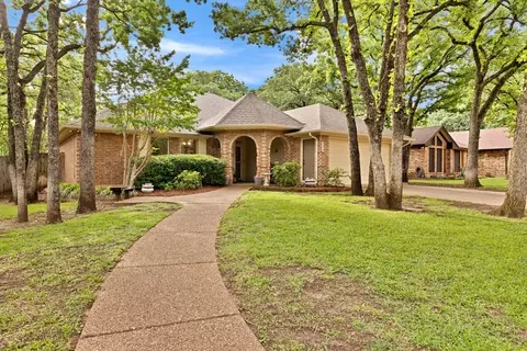 740 High Crest Dr, Azle, TX 76020