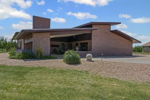 9411 King Air Dr, Granbury, TX 76049