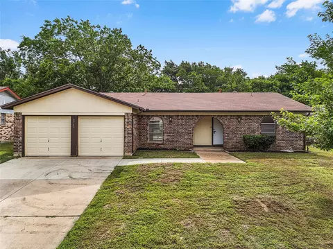 6920 Bennington Dr, Watauga, TX 76148