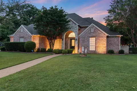 1900 Newport Ct, Southlake, TX 76092