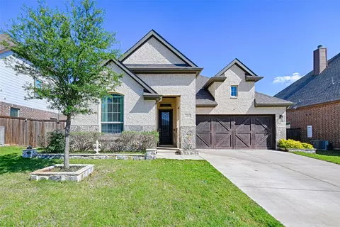 2848 Stadium View Dr, Fort Worth, TX 76118