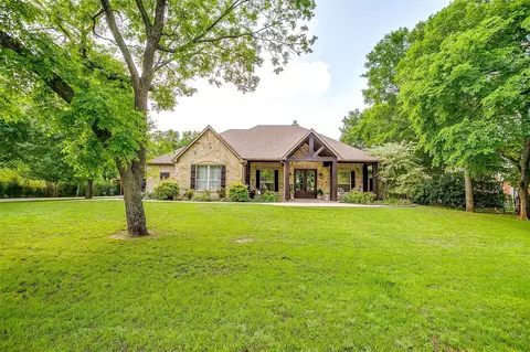 1320 Fox Ln, Burleson, TX 76028