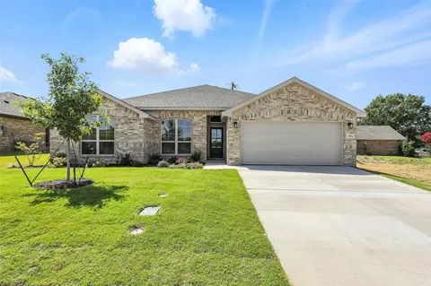 1419 Quail Creek Dr, Cleburne, TX 76033