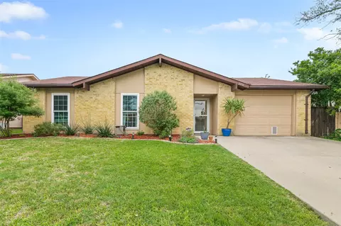 2010 Meadfoot Rd, Carrollton, TX 75007