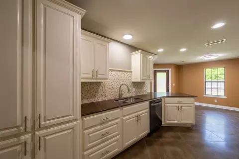 809 S Oak St, Archer City, TX 76351 photo 8