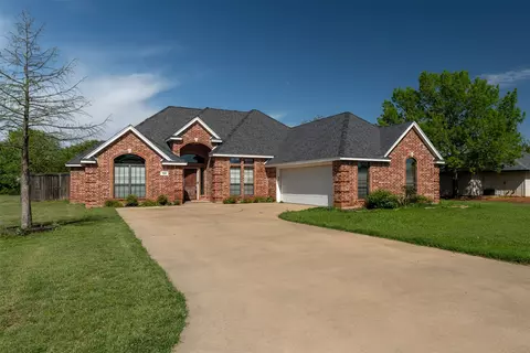 809 S Oak St, Archer City, TX 76351