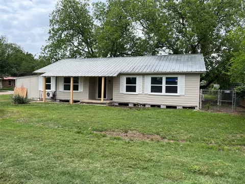 642 5th St, Lawn, TX 79530