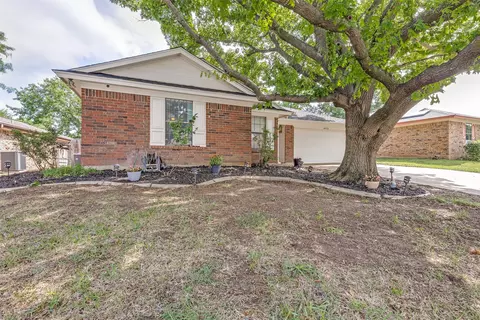 6432 Whitehurst Dr, Watauga, TX 76148