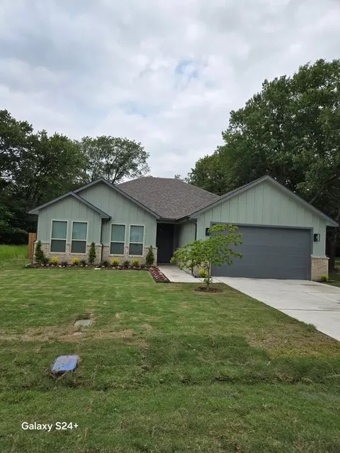 721 Hemlock Dr, West Tawakoni, TX 75474