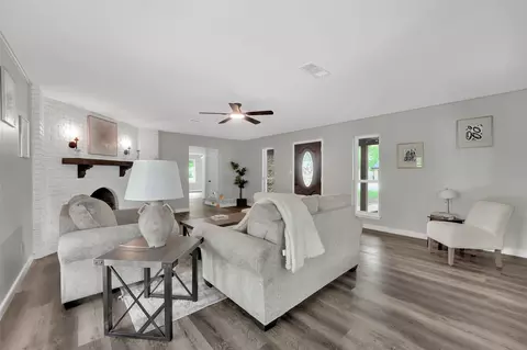 717 E Roewe St, Pilot Point, TX 76258 photo 7