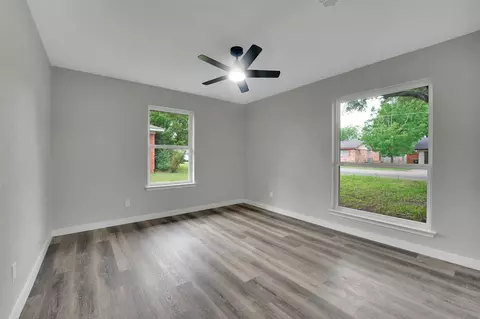 717 E Roewe St, Pilot Point, TX 76258 photo 24