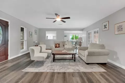 717 E Roewe St, Pilot Point, TX 76258 photo 8