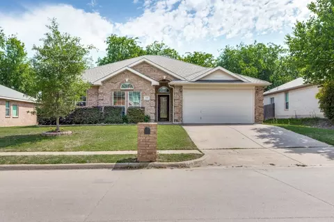 1400 Vernon Castle Ave, Benbrook, TX 76126