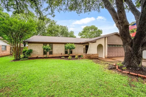 2113 Mountainview Dr, Hurst, TX 76054