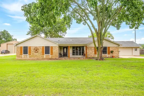 132 Southwood Dr, Burleson, TX 76028
