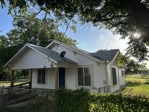 216 S Weatherford St, De Leon, TX 76444
