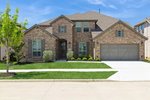5105 Hedgerow Dr, Aubrey, TX 76227
