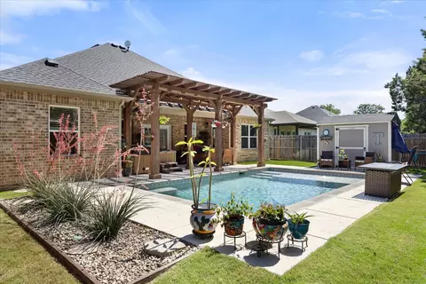 2610 Austin Dr, Granbury, TX 76048