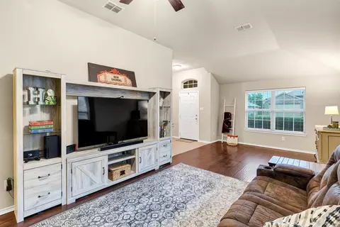 412 Prescott Ln, Crowley, TX 76036