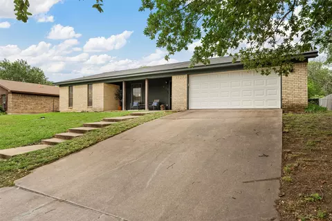 236 Laredo Dr, Hewitt, TX 76643 photo 2