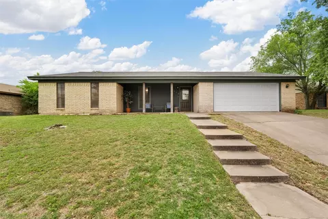 236 Laredo Dr, Hewitt, TX 76643