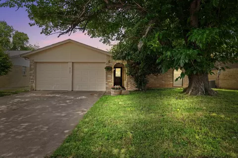 6720 Summit Ridge Dr, Watauga, TX 76148