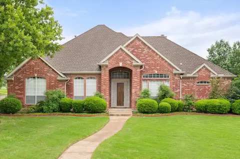 920 Shady Creek Dr, Kennedale, TX 76060