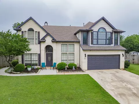 912 Parkhill Dr, Mansfield, TX 76063