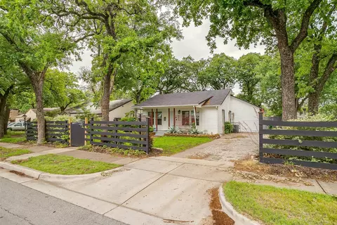 420 Catherine St, Fort Worth, TX 76103
