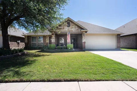 321 Delaware St, Burleson, TX 76028