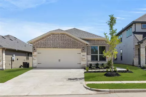 1617 Meadow Crest Dr, Aubrey, TX 76227