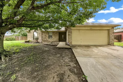 6506 Nellie Dr, Arlington, TX 76002