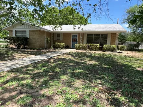 2100 16th St, Brownwood, TX 76801