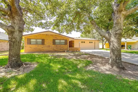 4012 Sioux Ct, Granbury, TX 76048