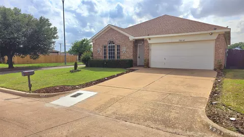 7201 Park Creek Cir W, Fort Worth, TX 76137