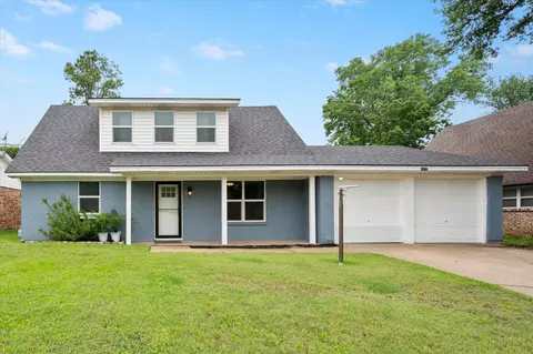 233 NE Moody St, Burleson, TX 76028