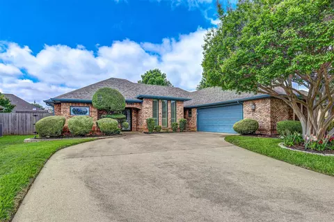2516 Stone Hollow Dr, Bedford, TX 76021